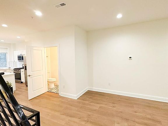 4th image of 204 W Susquehanna Ave #1