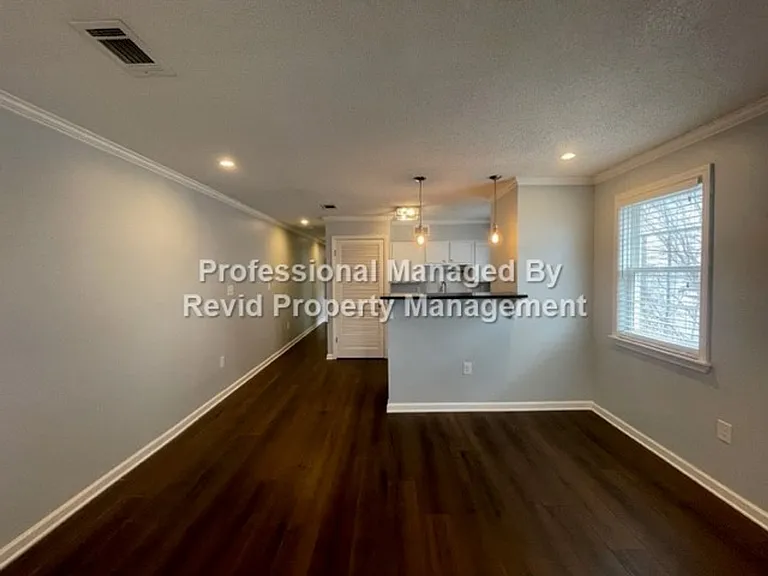 36 N. Auburndale — Photo 2