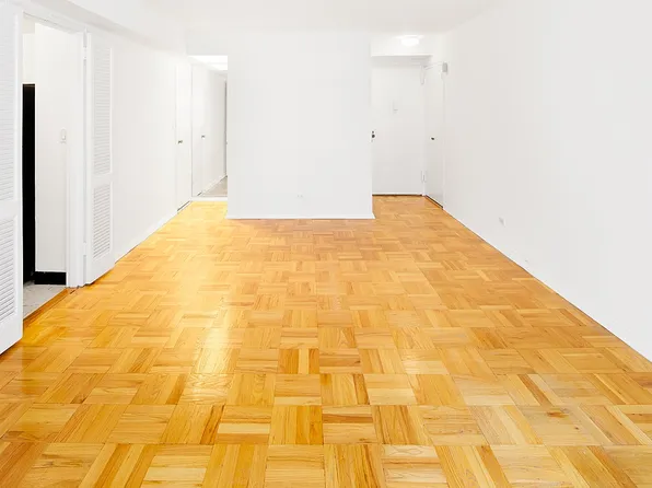 321 East 45th Street 8B image 2 of 6