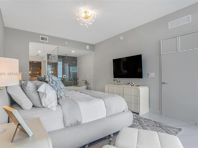 700 NE 24th St #901 — Photo 25