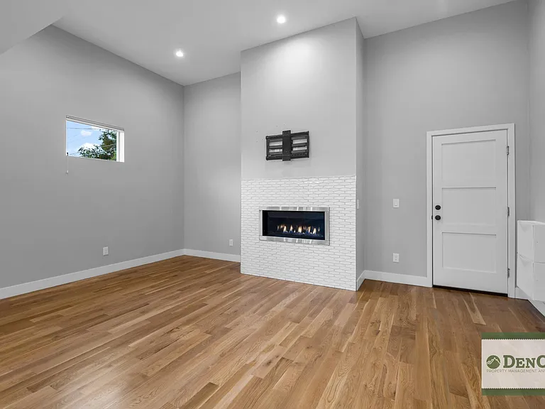 1317 Wolff St — Photo 11