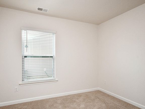5th image of 143 Boxbury Way