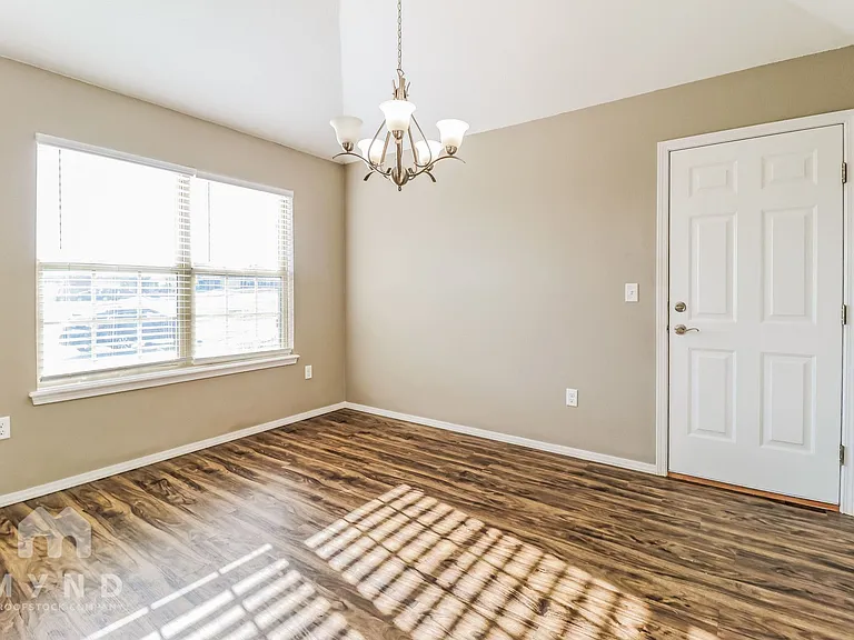 2112 Cedar Cir — Photo 7