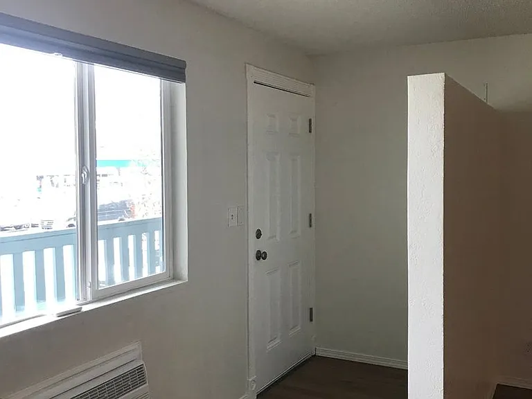 335 SW 4th St — Photo 12