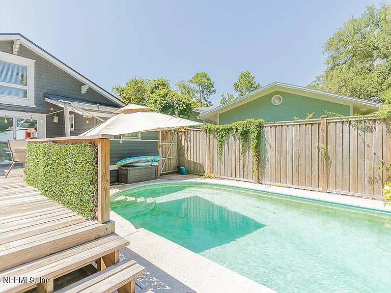 2751 Herschel St — Photo 3