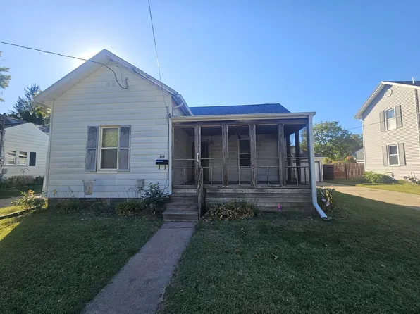 208 Fletcher Ave, Muscatine, IA 52761