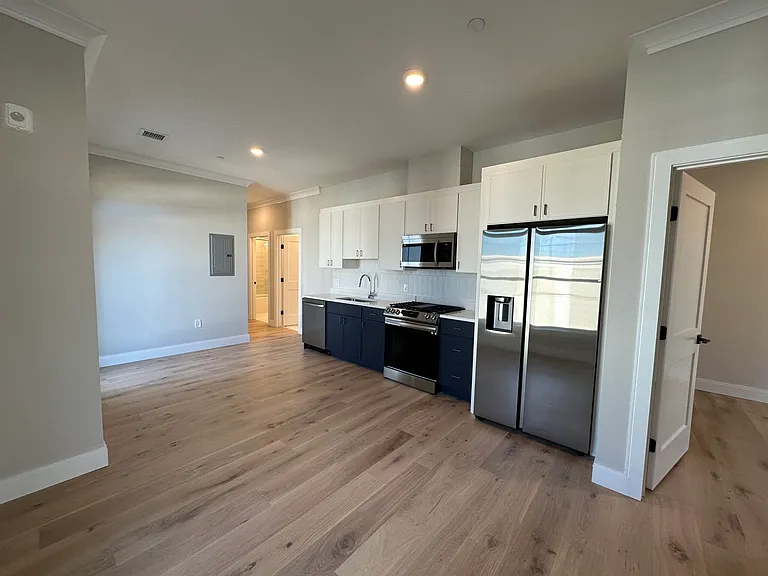157 Everett St #306E — Photo 5