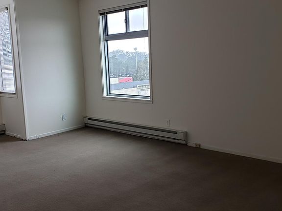 4th image of 200 Carl St Floor 3