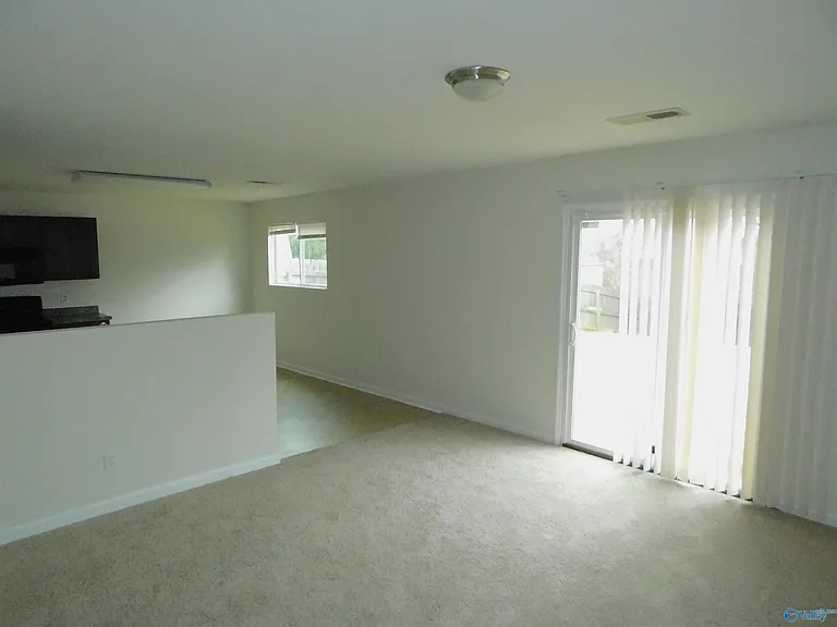 130 Lockport Dr — Photo 5