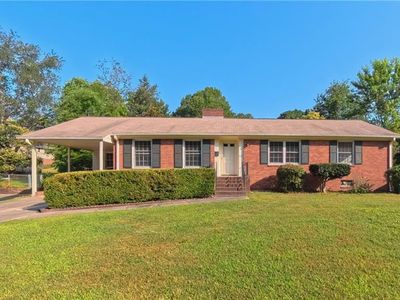 2841 Deerwood Dr, Winston Salem, NC, 27103