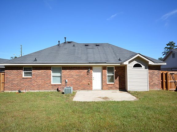 3rd image of 4721 Laural Oak Dr
