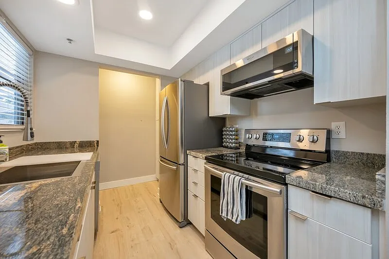 1 bed, 1.0 bath, 658 sqft, $1,990 — Photo 1