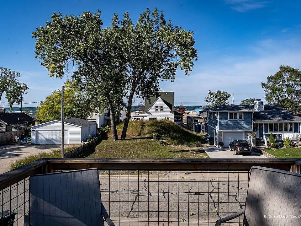 Upper Deck with views of Lake Michigan