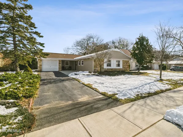 40 Courtland Lane, Aberdeen, NJ 07747