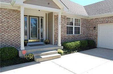 Easy to maintain entrance