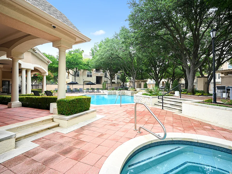 St Moritz Apartments in Dallas, Texas