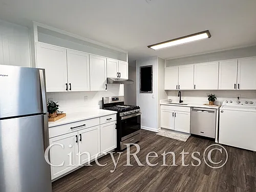988 Stratford Pl — Photo 5