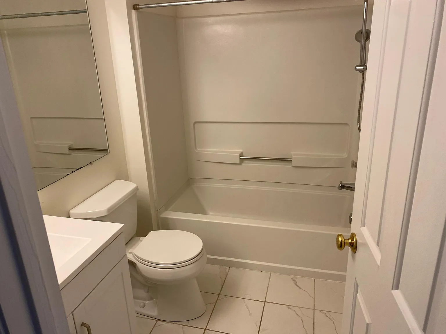 2 bed, 898 sqft, $1,950 — Photo 4