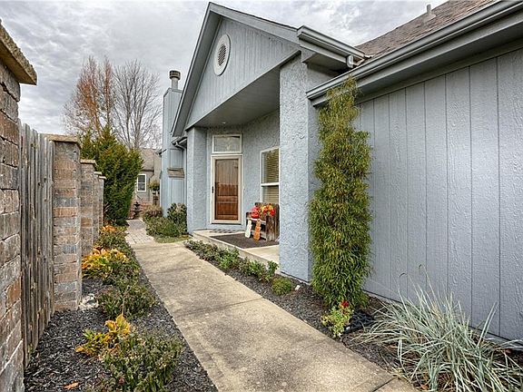 3rd image of 7702 W 149th St