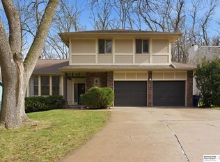 907 Wolf Ln, Bellevue, NE 68005