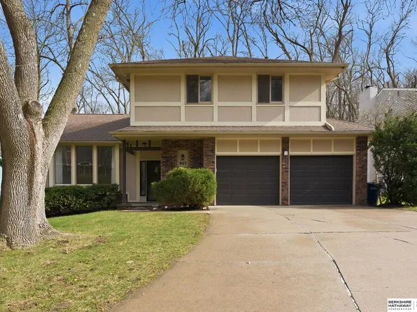 907 Wolf Ln, Bellevue, NE 68005