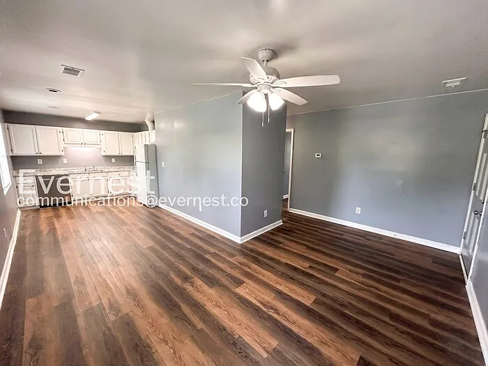 387 Annie St — Photo 4