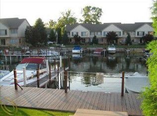 27880 Reo Rd APT B, Grosse Ile, MI 48138