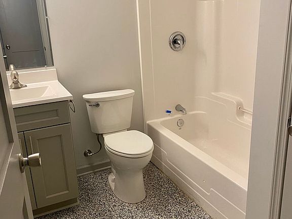 5th image of 519 Exchange St #7