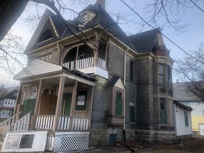 2330 W Vine St, Milwaukee, WI, 53205