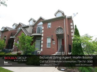 215 W Oakbrook Dr, Ann Arbor, MI 48103
