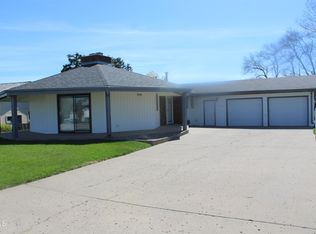 1405 9th Ave NW, Mandan, ND 58554