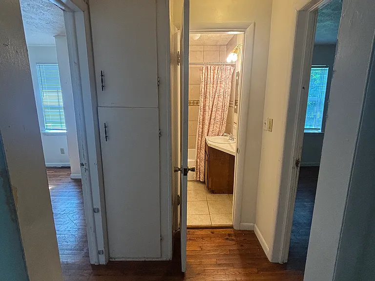 2156 W High St — Photo 4