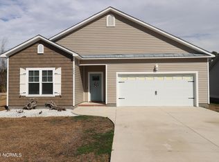 195 Garland Shores Dr, Hubert, NC 28539