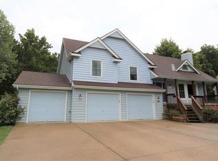 7001 N Highland Ct, Gladstone, MO 64118