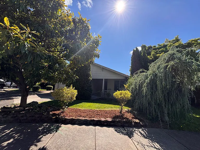 3052 Gary Dr — Photo 1