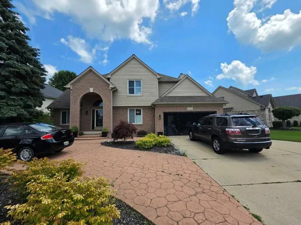 52612 Forest Hill Dr, Chesterfield, MI 48047