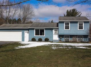 19 Spicewood Ln, Rochester, NY 14624