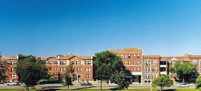 Park Apartments — Photo 1