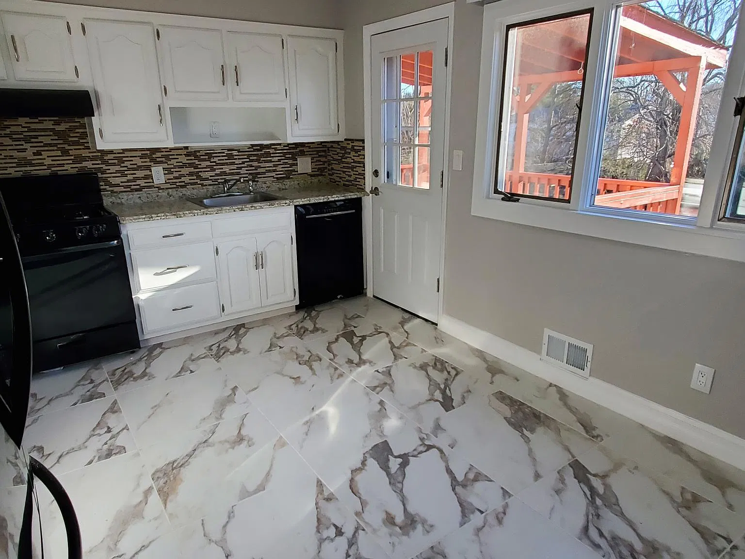 4 bed, 1789 sqft, $4,999 — Photo 2