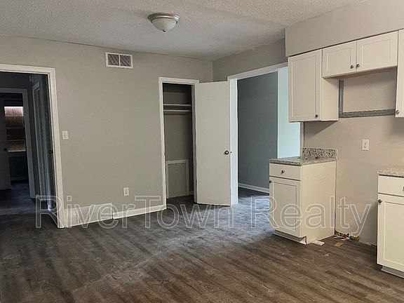 3rd image of 1423 Abernathy Rd