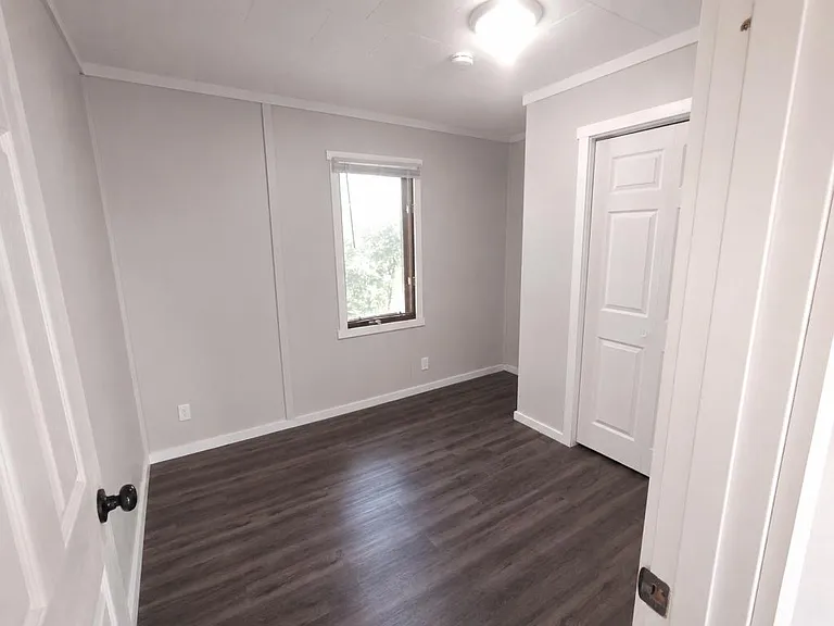 304 10th Ave NE #5 — Photo 5