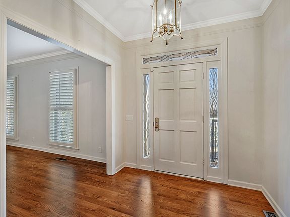 3rd image of 105 Longwood Pl