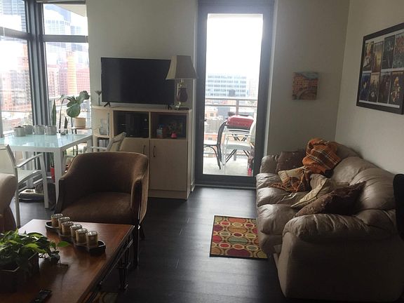 4th image of 365 N Jefferson St APT 1605