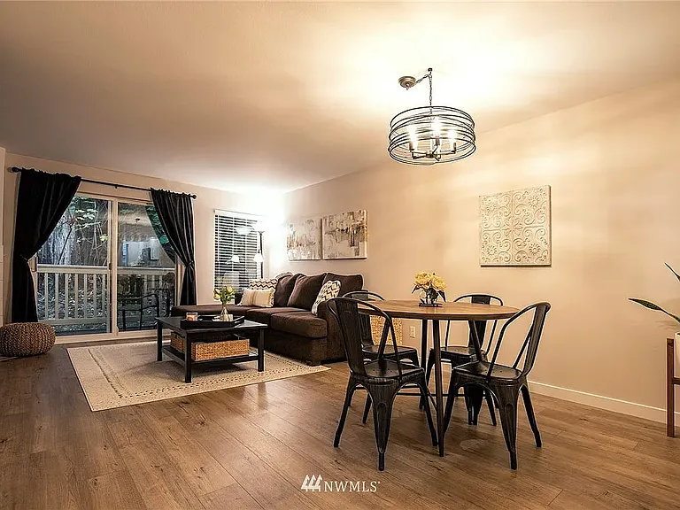 6811 SE Cougar Mountain Way — Photo 3