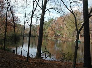 36 Lakeshore Dr, Newport News, VA 23608