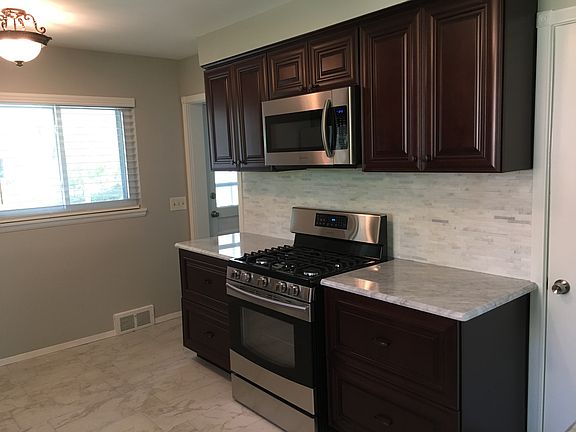 2nd image of 16924 Elizabeth St