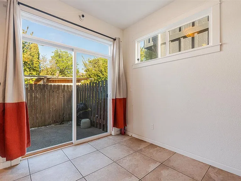 14414 E Burnside St — Photo 7