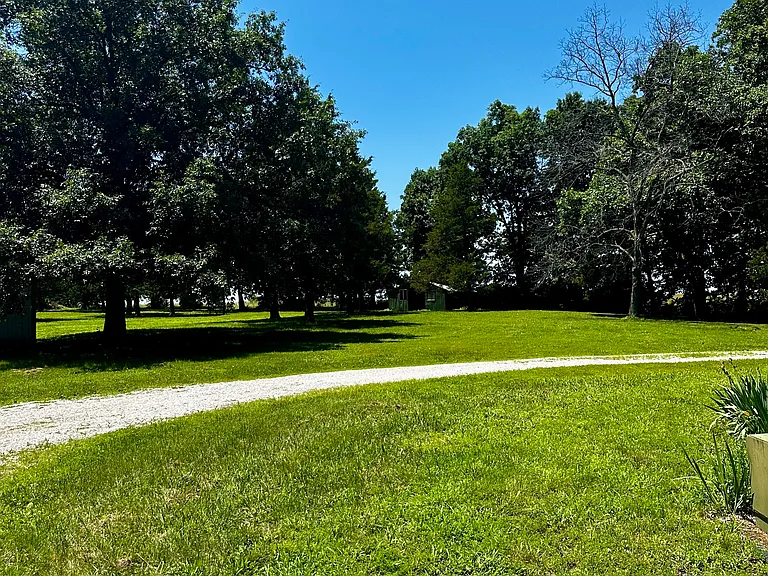 8100 E Mount Hope Rd — Photo 28