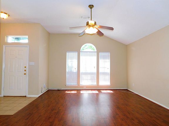4th image of 2009 Lake Pointe Dr