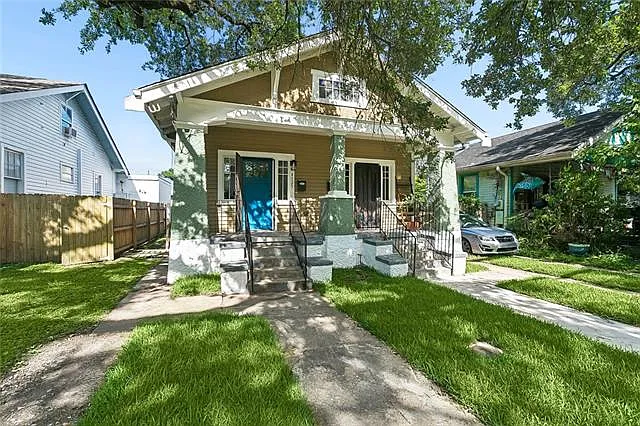 4023 Franklin Ave — Photo 1